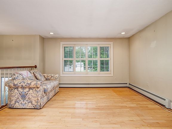 5th image of 9 Crystal Ave