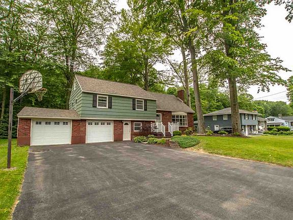 3rd image of 11 Beechwood Dr