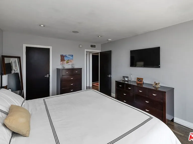2260 N Cahuenga Blvd #502 — Photo 18