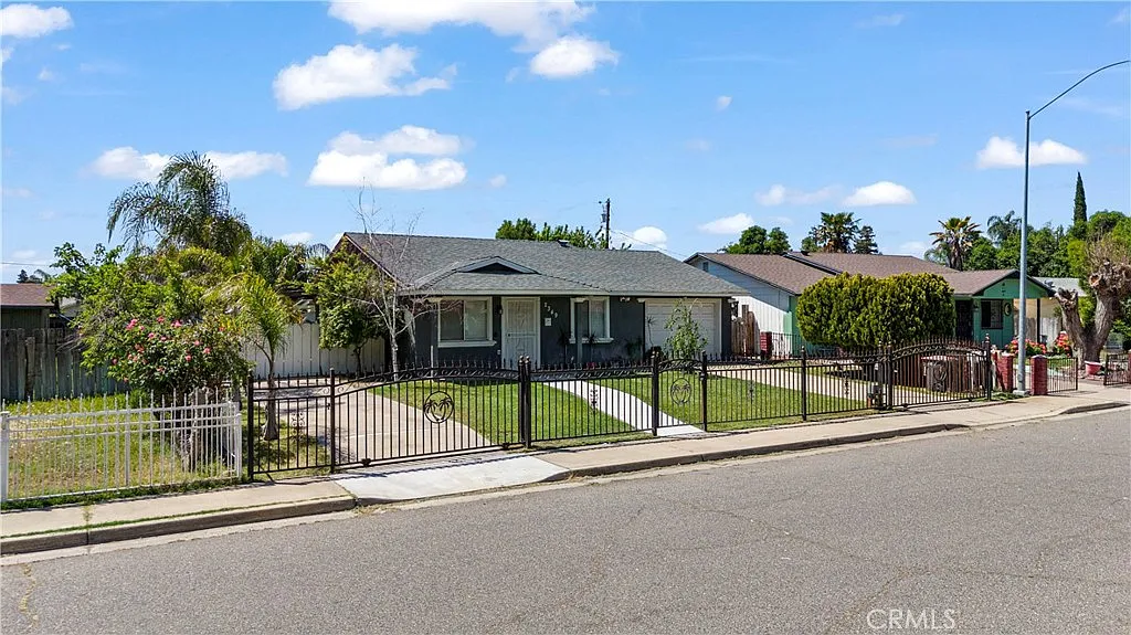 2349 Pinedale Ave photo 1