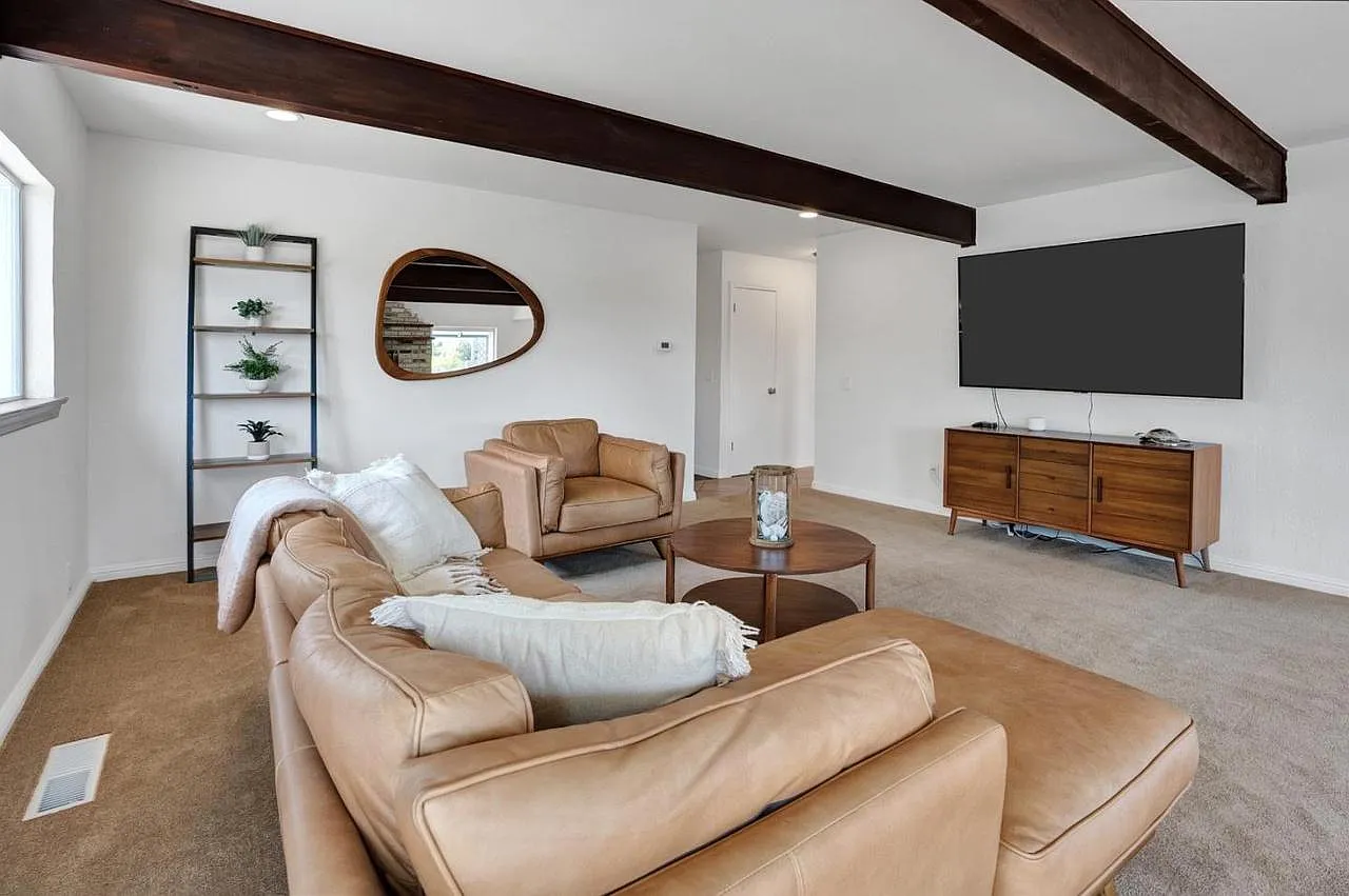 3 bed, 2885 sqft, $1,400 — Photo 3