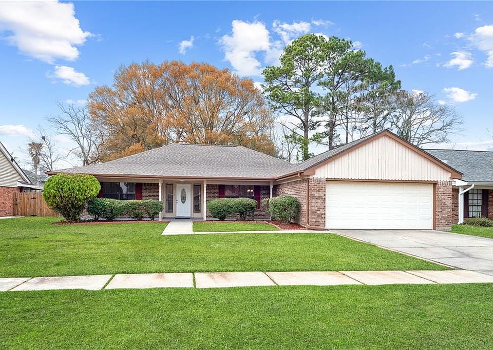 1st image of 219 Goldenwood Dr