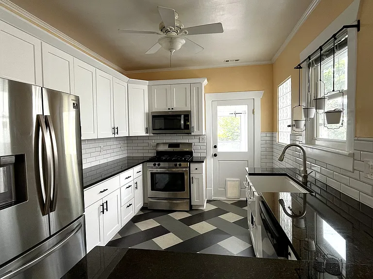 917 Gates Ave — Photo 19