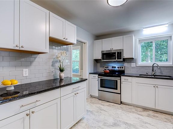 4th image of 6301 Daleshire Dr