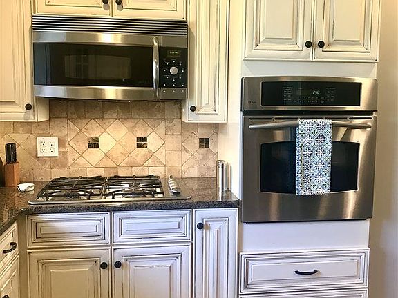 3rd image of 1801 Charlotte Dr