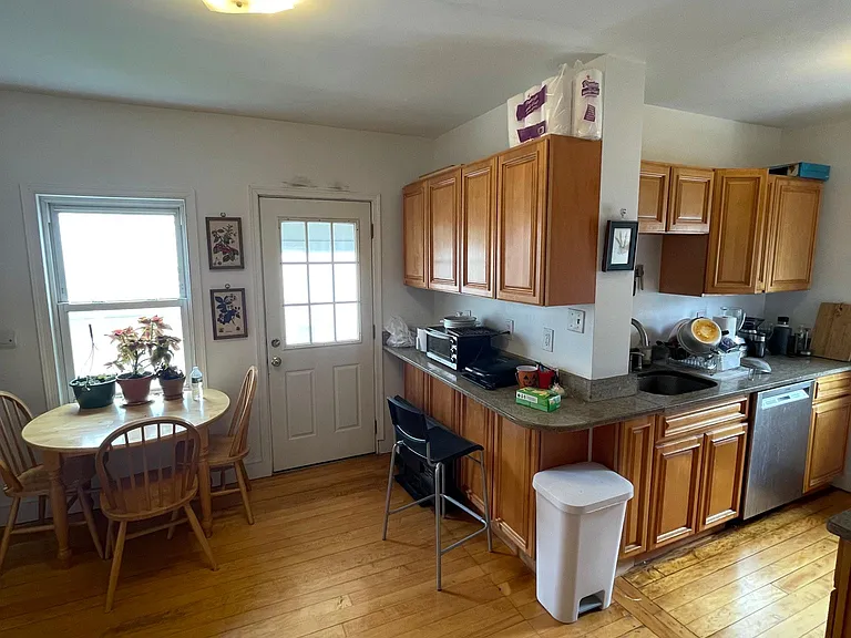11 Dickson St #2 — Photo 1