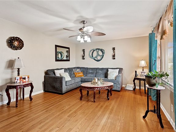 4th image of 4007 6th St E