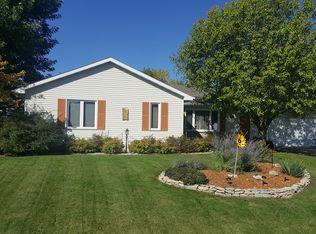 N9167 S Berryfield Ln, APPLETON, WI 54915