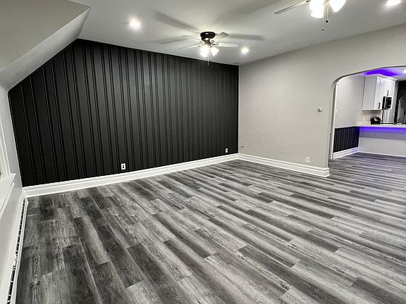 2nd image of 3042 Calwagner Ave