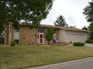 618 Willow Dr, Aberdeen, SD 57401