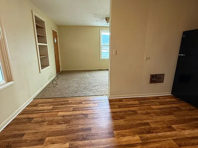 1835 Oregon Ave — Photo 3