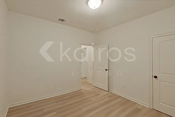123 Salvat Dr — Photo 9