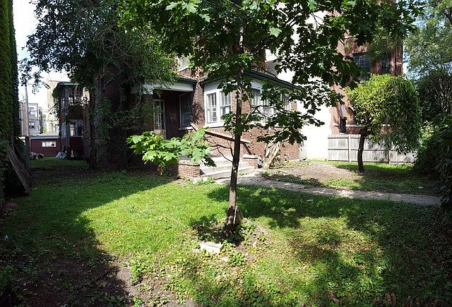 1st image of 7626 N Greenview Ave #2