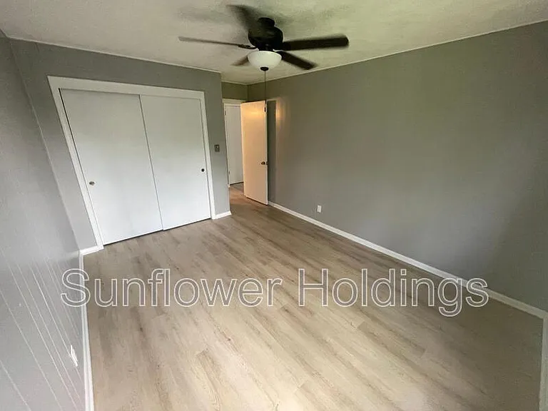 822 E Vine St #4 — Photo 4