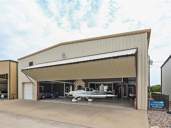 2nd image of 707 Aviator Dr