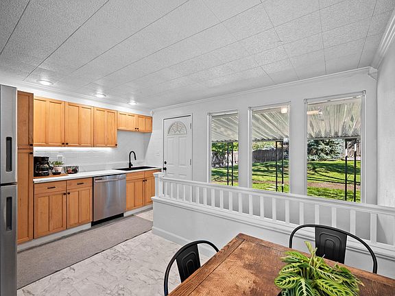 3rd image of 6020 N Douglas Dr