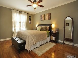 32 Edwards St APT 1A, Roslyn Heights, NY 11577