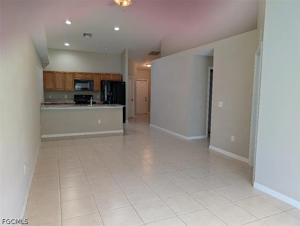 3 bed, 2.0 bath, 1209 sqft, $1,600 — Photo 4