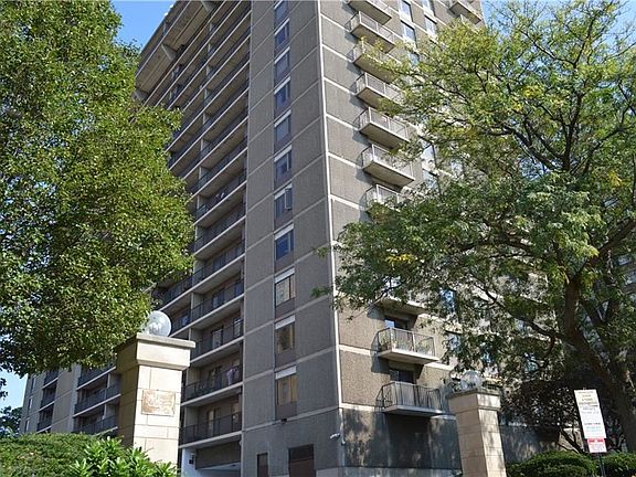 3rd image of 12500 Edgewater Dr APT 901