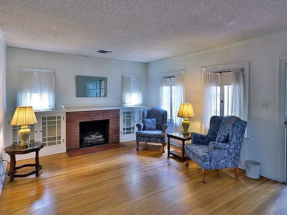 3rd image of 3713 Revere Ave