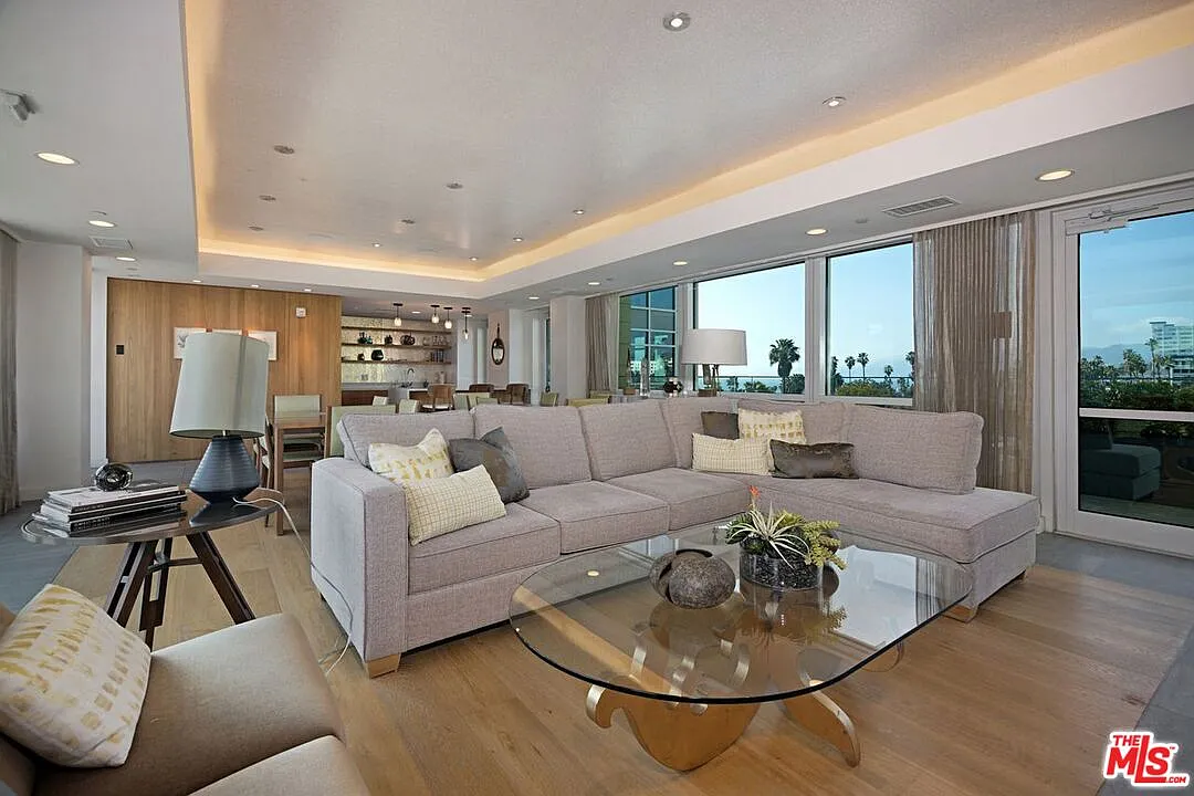 1 bed, 1.0 bath, 1000 sqft, $4,250 — Photo 2
