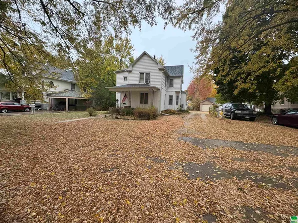 214 Cayuga St, Storm Lake, IA 50588