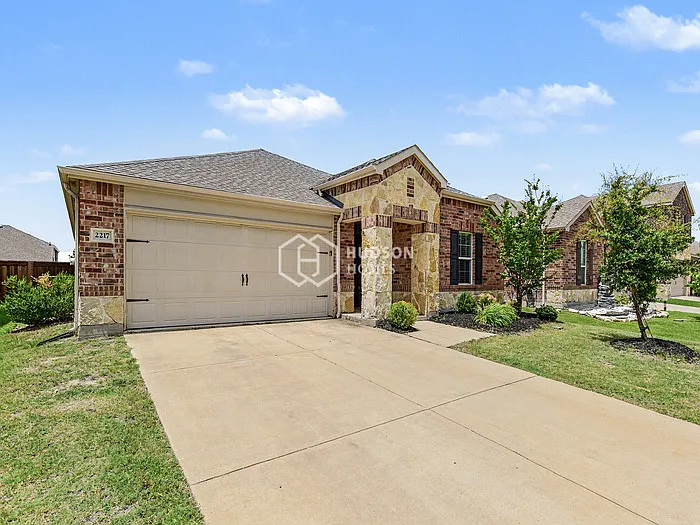 3 bed, 2.0 bath, 1423 sqft, $1,899 — Photo 3