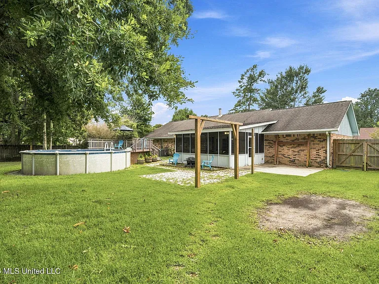 122 Booth Cir — Photo 29