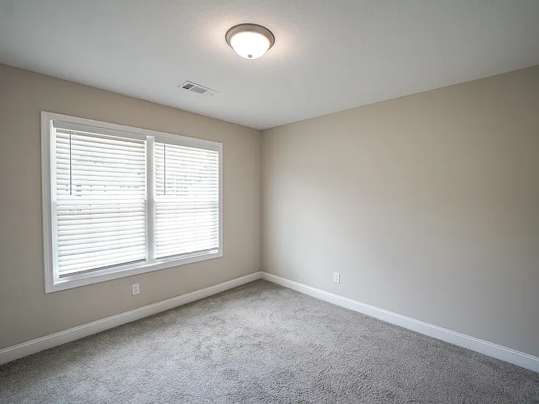 336 Tallulah Bnd — Photo 17