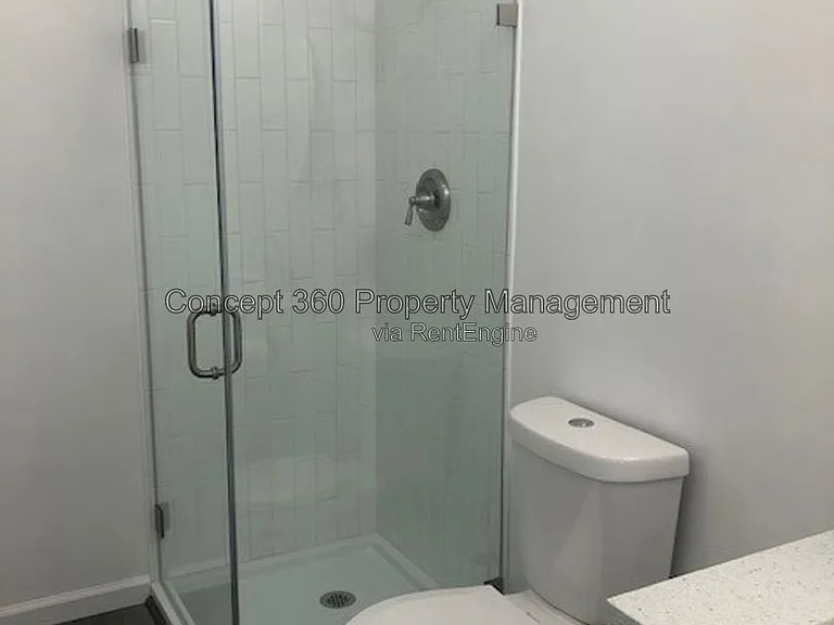 110 E Scott St — Photo 6