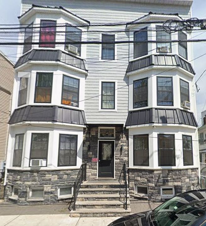 1st image of 68 Napoleon St #3R