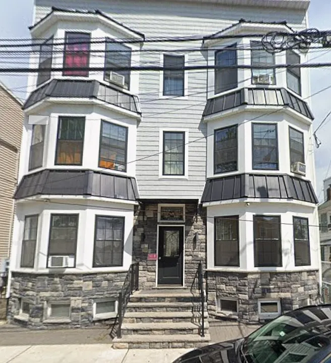 68 Napoleon St #3R