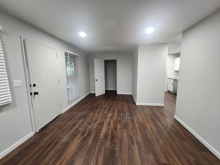 2939 Gleason Ave — Photo 17