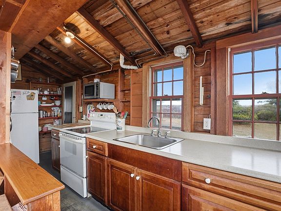 5th image of 44 Madequecham Valley Rd