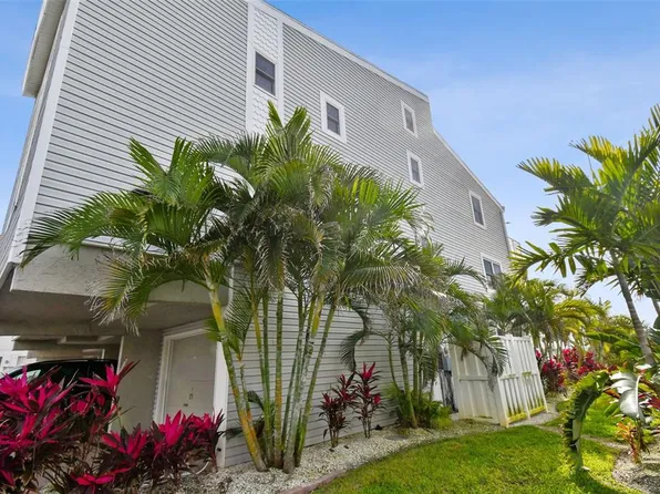 12274 1st St W APT 1, Treasure Island, FL 33706