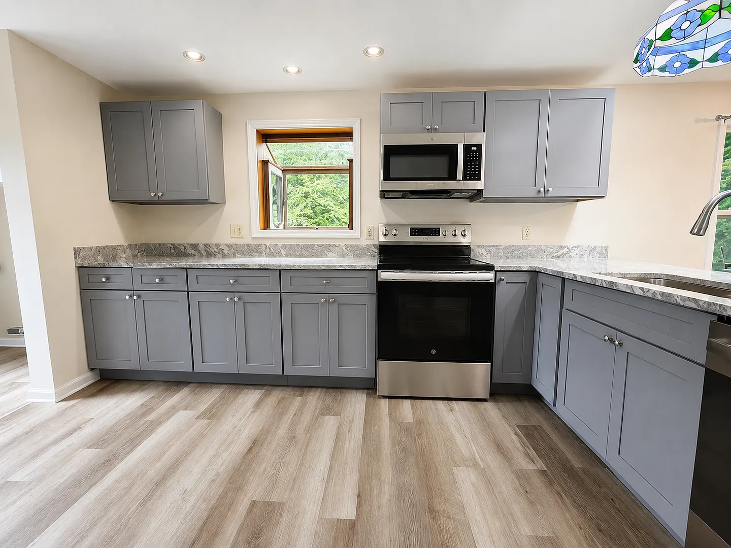 145 Commonwealth Ave — Photo 2