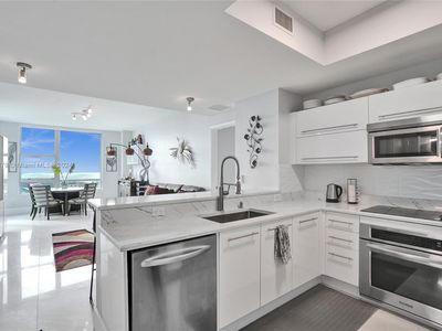 2641 N Flamingo Rd APT 2406N, Sunrise, FL, 33323