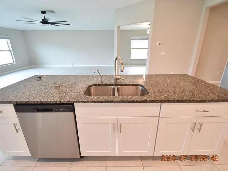 3507 N Maryland Ave — Photo 16