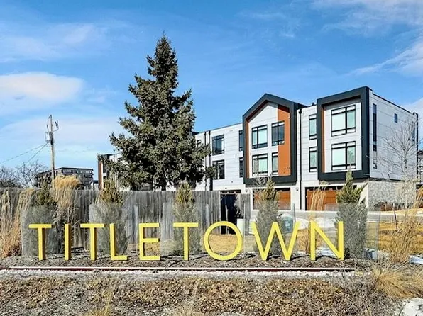 1077 Brookwood Dr, Green Bay, WI 54304