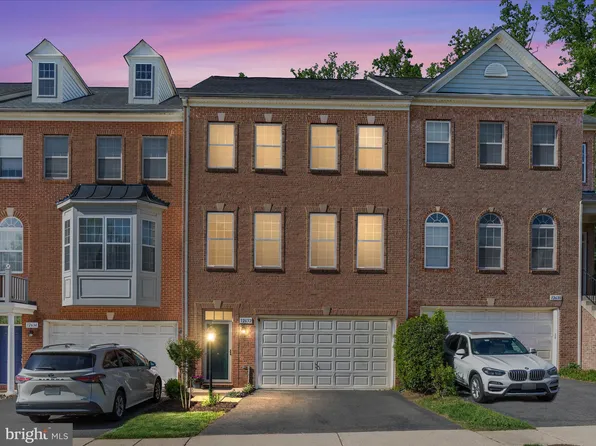 12632 Heron Ridge Dr, Fairfax, VA 22030