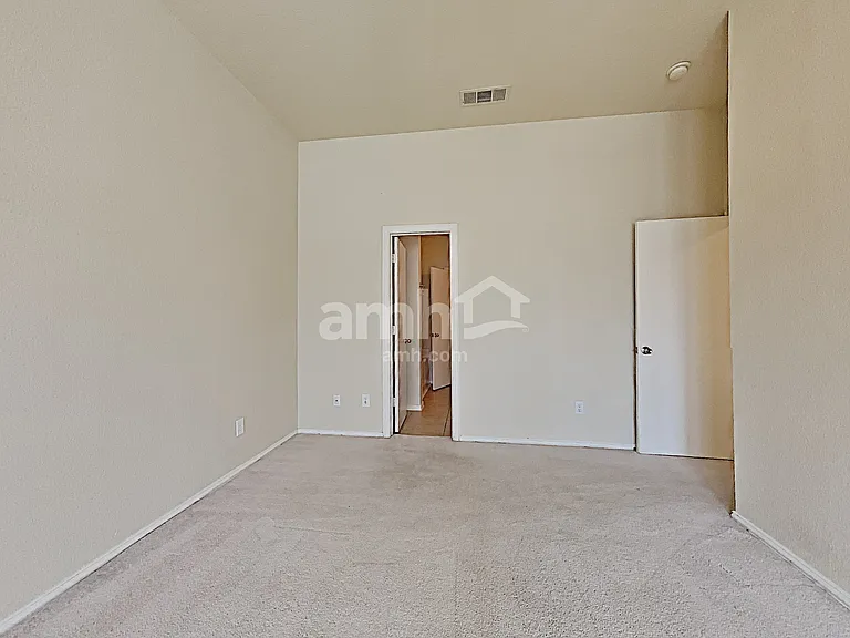 1637 Myrtle Dr — Photo 8