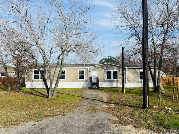 125 ACORN HOLW, Poteet, TX 78065