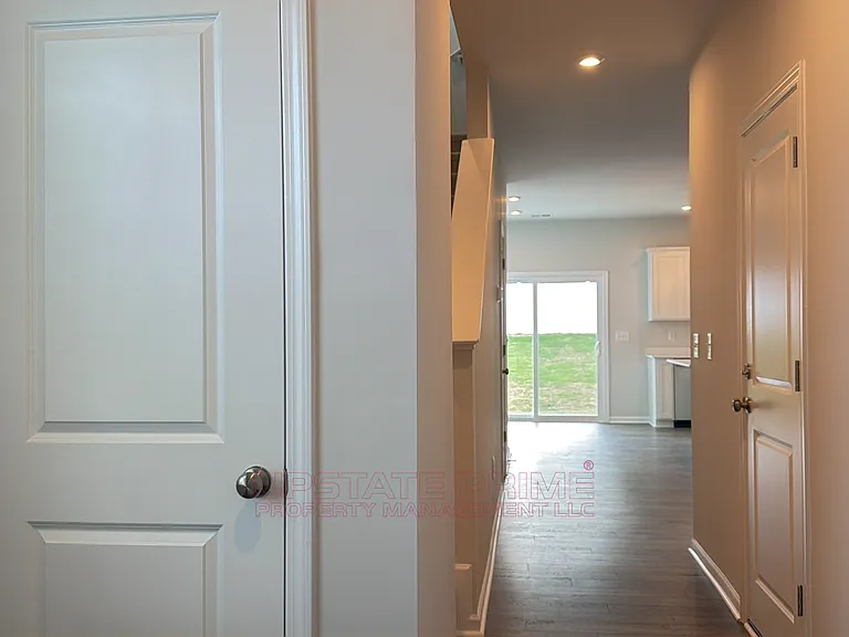 165 Randwick Ln — Photo 2
