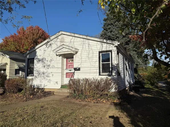 325 Eagle Point Blvd, Erie, PA 16511