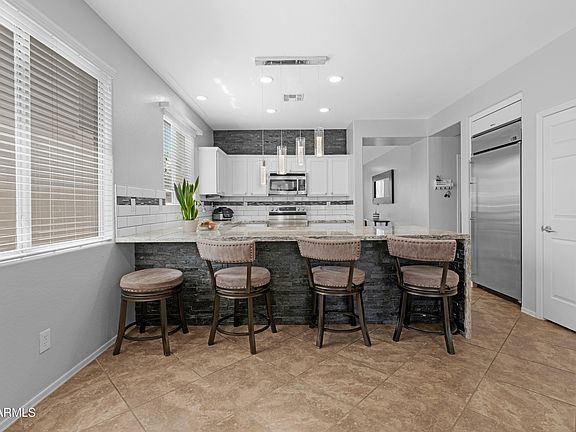 4th image of 3942 W GLACIER Court