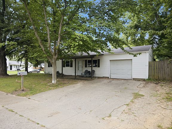 2nd image of 612 Hampton Ln