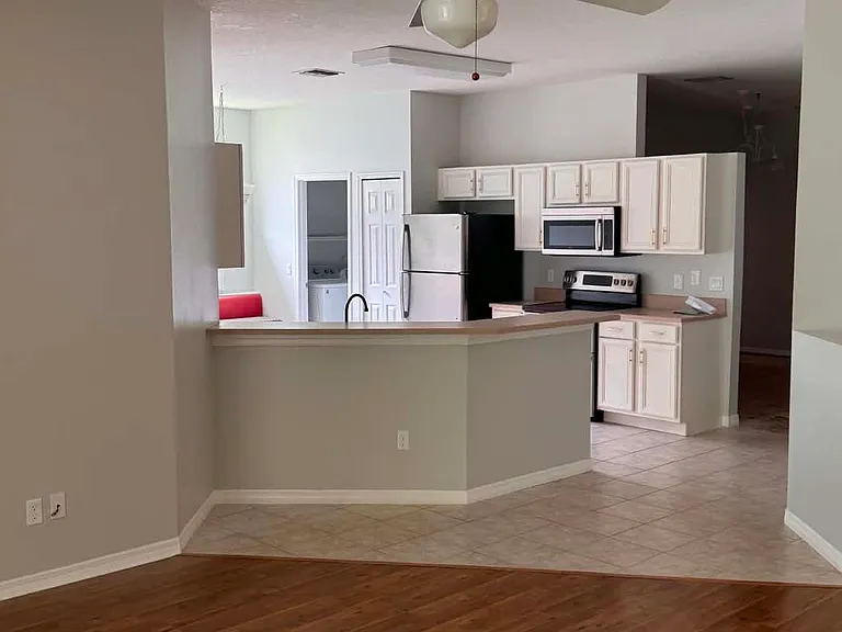 14313 Laurelton Dr — Photo 7