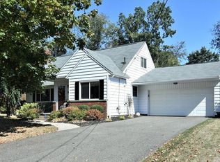 405 Beaumont Dr, Akron, OH 44333