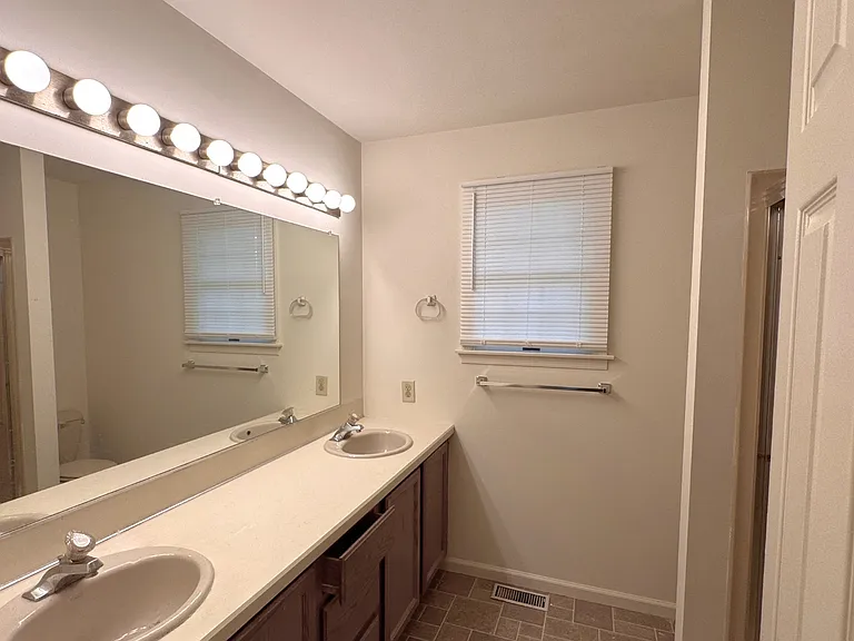 124 South Court St — Photo 16