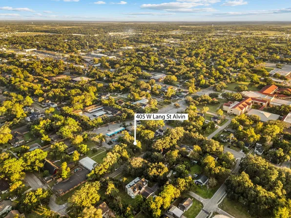 405 W Lang St, Alvin, TX 77511